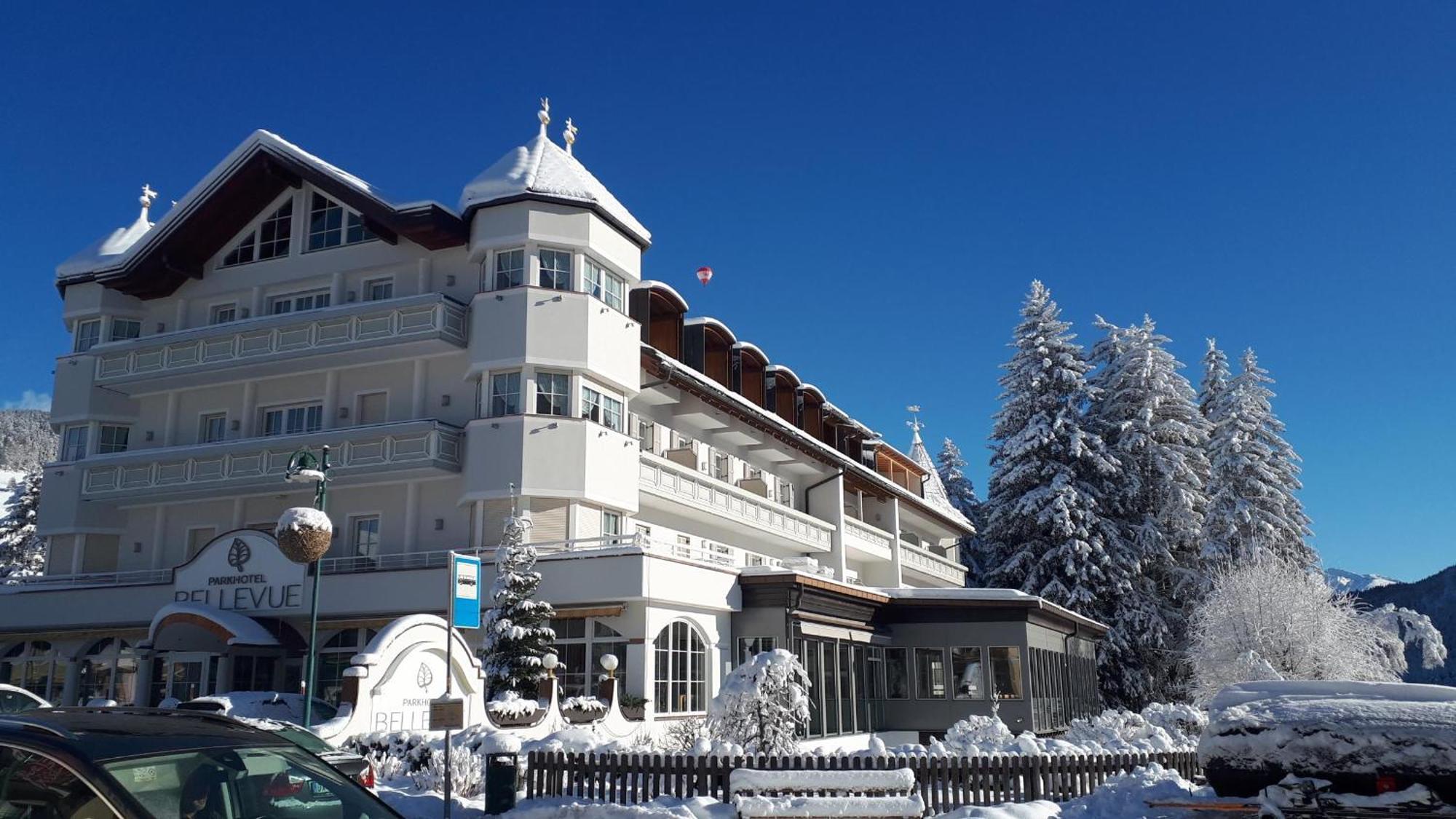 Park Hotel Bellevue Dobbiaco Exterior photo